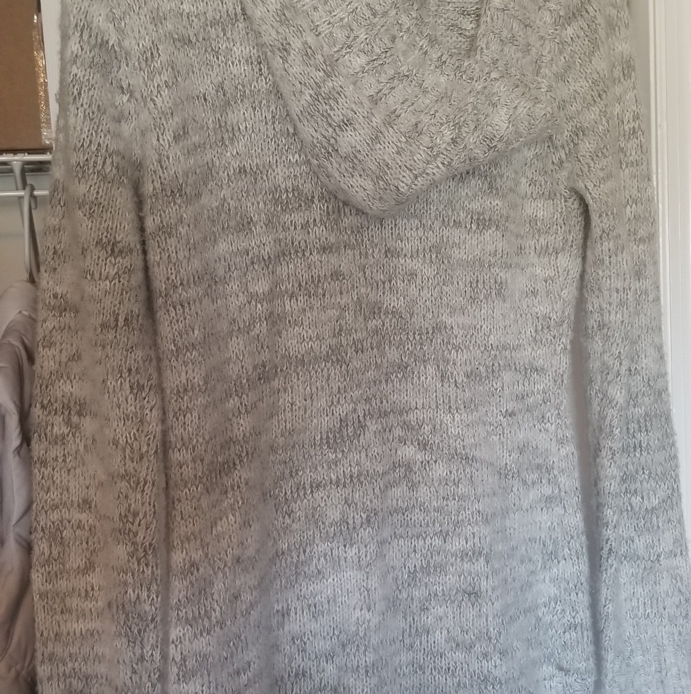 Grey & White pullover - Picture 2 of 3